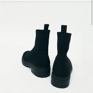 NAADAM Knit Boot

Size US 8.5

Worn in good condition